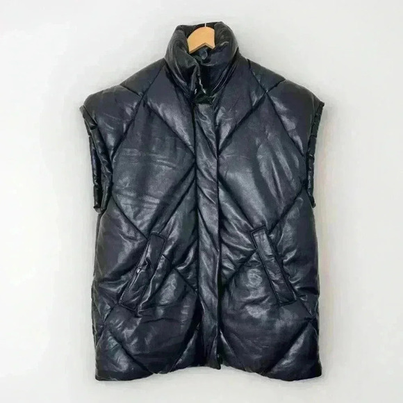 Abercrombie & Fitch Puffer Vest Womens Small Black Vegan Leather Oversized - Picture 1 of 10